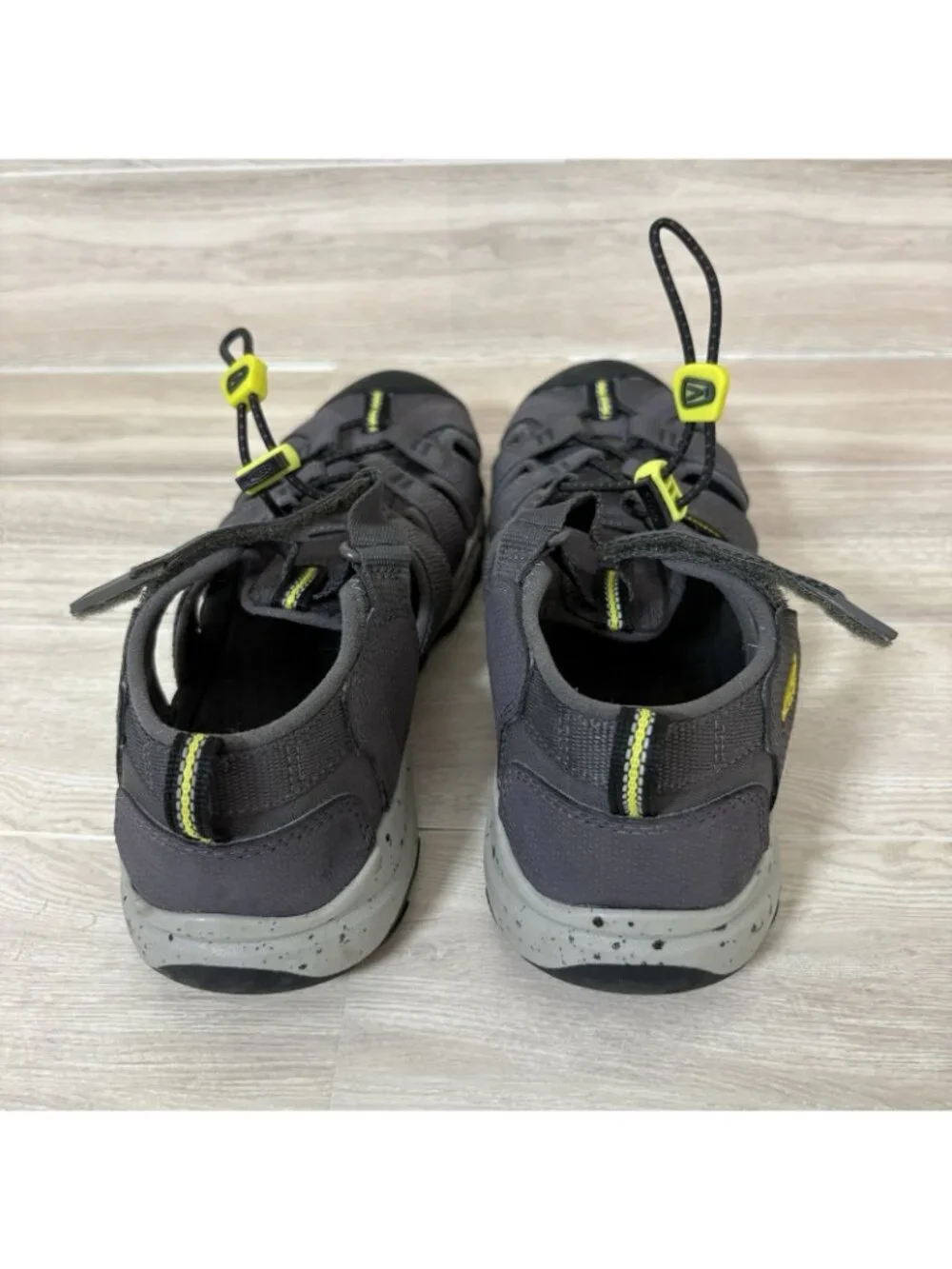 Keen Sandals Youth Size 5 Gray Adjustable Toggle Waterproof Hiking Sport